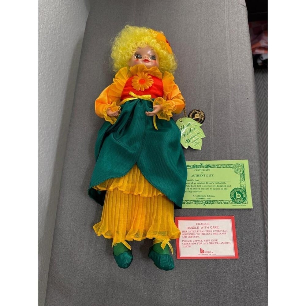 Brinn's Flora Belle Musical Wind Up Porcelain Edition Collectible Doll‎ Musical